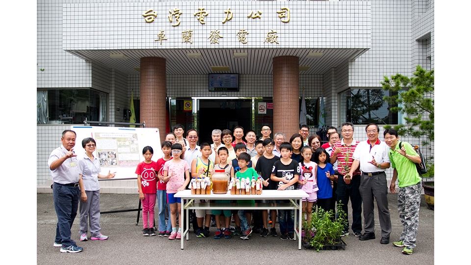 拓展當地居民永續健康生活， 收集當地居民剩餘橘子打造自然環保酵素，供清潔使用。